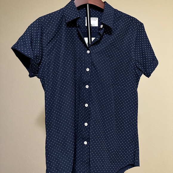 Androgynous Fox short sleeve button down - Picture 2 of 4